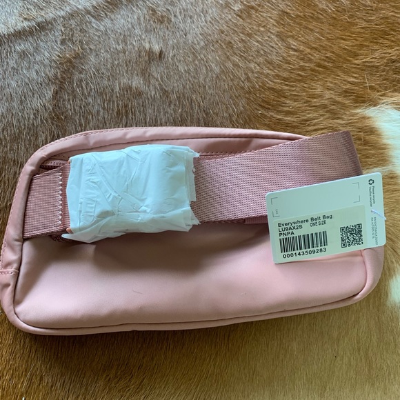 COPY - Everywhere Belt Bag - Pink Pastel - Picture 2 of 3